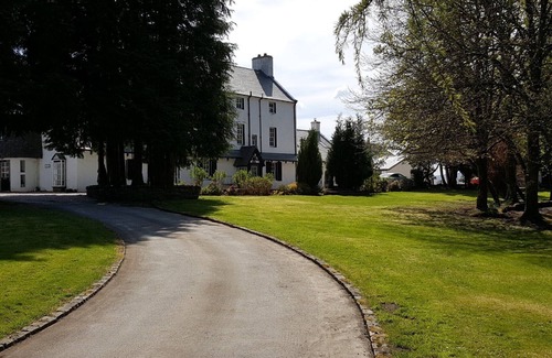 Milton Of Buchanan House | Stuc an t Sagairt Cottage, Loch Lomond