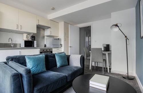 Barbican Apartment | Student-Friendly City of London 1BR, nr Barbican Station, by Blueground