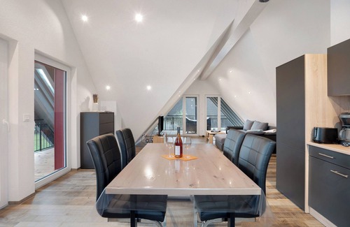 Koenigsfeld im Schwarzwald Apartment | Studio Apartment 'Ferienwohnung Maurer' with Shared Garden, Balcony and Wi-Fi