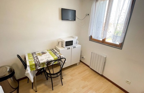 Saint-Martin-en-Campagne Apartment | Studio-Standard-Ensuite with Shower-Courtyard view