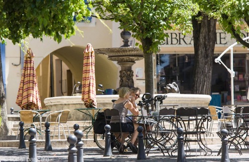 Saint-Paul-Trois-Chateaux Apartment | Studio for rent in Saint-Paul-Trois-Châteaux – village center, Drôme Provençale