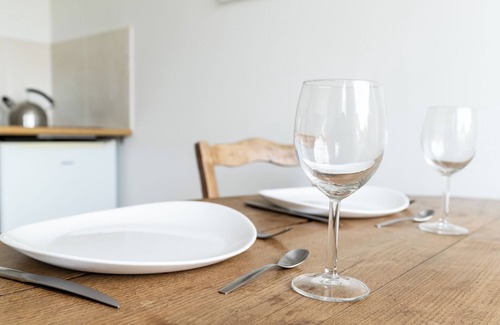 Saint-Sebastien-sur-Loire House | Studio Apartment 'La Fontaine' with Private Terrace and Wi-Fi