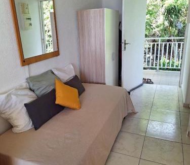 L'Autre-Bord Apartment | Studio à la semaine, au mois ou plus
