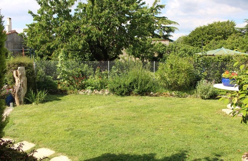 Meursac Apartment | Studio 26m2 private garden 100m2 village center