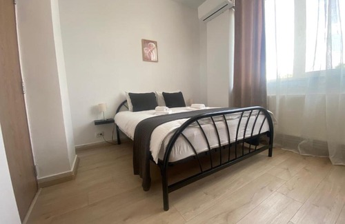 Mogosoaia Apartment | Studio 27mp - Dormitor cu baie proprie - Balcon - Bucatarie complet utilata