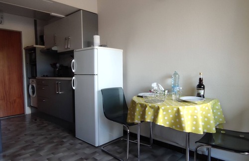 Balaruc-les-Bains Apartment | Studio 2nd floor with elevator Parc Charles de Gaulle view