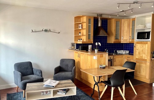 Aix-les-Bains City Center Apartment | Studio 3 *, in the heart of Aix, with balcony and free parking