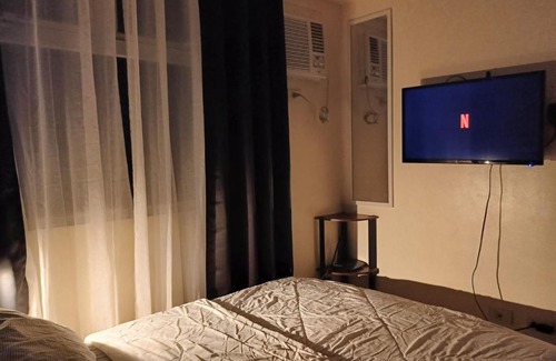 Highway Hills Apartment | Studio 33 Urban Deca EDSA City View