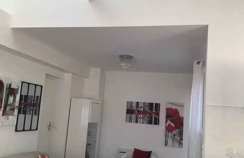 Saint-Ave Apartment | Studio 35m² with large garden, train station 5 min, parking, wifi THD, near beach