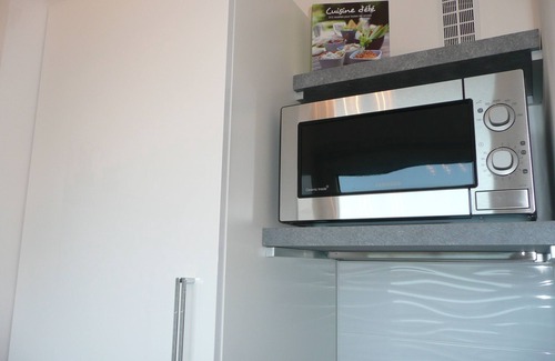 Port Apartment | Studio 4*, SEA VIEW and facing the dragon, 150m from the BEACH, near the 2 caps site