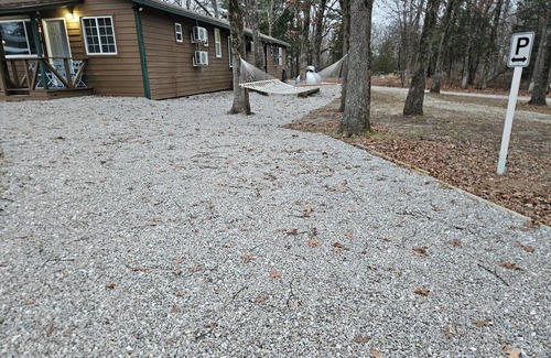 Lebanon Condo | Studio #5 at Bennettscape Lodge with AC, WiFi by Bennett Spring State Park MO