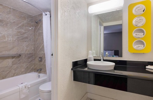 Beaumont Hotel | Studio 6 - Beaumont, TX