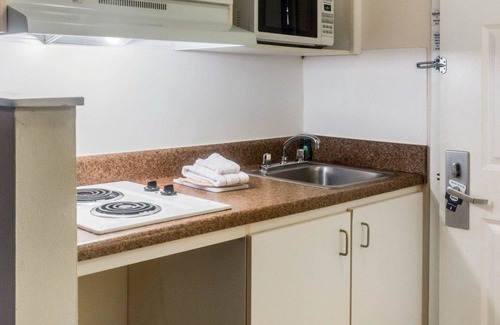 Coliseum Central Hotel | Studio 6 Hampton, VA - Langley AFB Area
