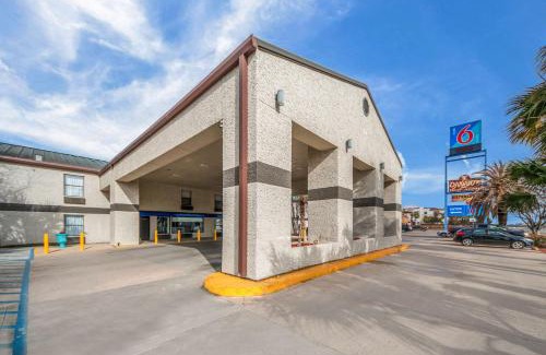 Bonanza Hotel | Studio 6 Laredo, Tx - North I-35