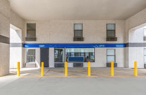 Bonanza Hotel | Studio 6 Laredo, Tx - North I-35