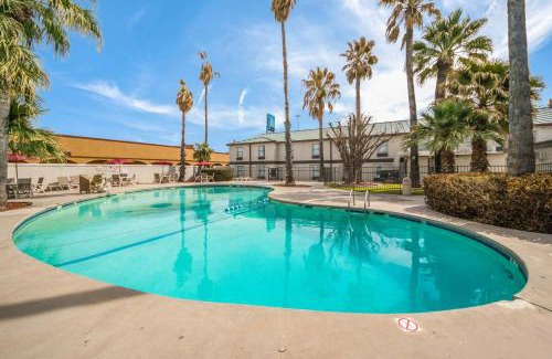 Bonanza Hotel | Studio 6 Laredo, Tx - North I-35