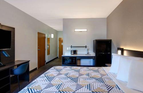 Pine Forest Hotel | Studio 6 Pensacola, FL - West I-10