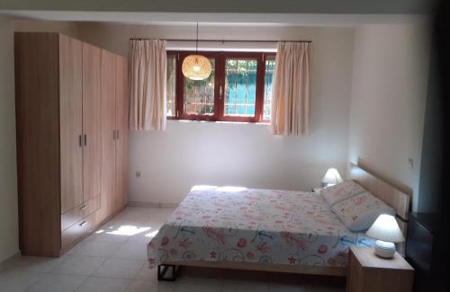Paiania Apartment | Studio Alice 2,Airport 2 metro stops.Near Kantza metro station