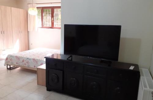 Paiania Apartment | Studio Alice 2,Airport 2 metro stops.Near Kantza metro station