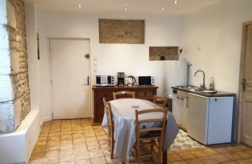 Chasseneuil-du-Poitou Apartment | Studio Apartment "5 - 3 Min Du Futuroscope" with Wi-Fi