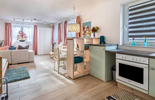 Niederbreitenbach Apartment | Studio "Apartment im Kufsteinerland" with Mountain View, Shared Terrace & Wi-Fi