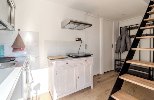 Sens-de-Bretagne Apartment | Studio Apartment 'Les Mesliers' with Shared Terrace, Shared Garden and Wi-Fi