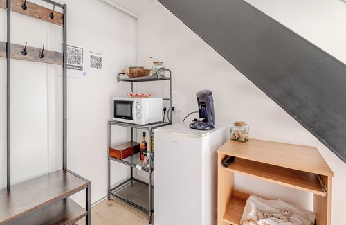 Sens-de-Bretagne Apartment | Studio Apartment 'Les Mesliers' with Shared Terrace, Shared Garden and Wi-Fi
