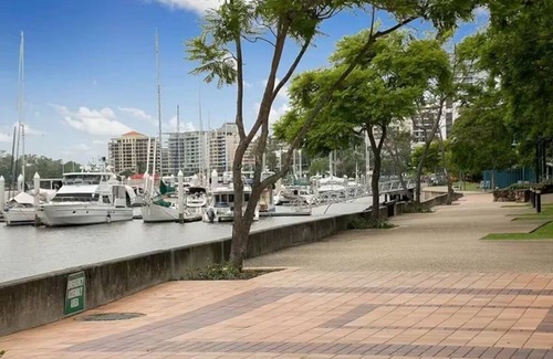 Kangaroo Point Apartment | Studio apartment with City Views