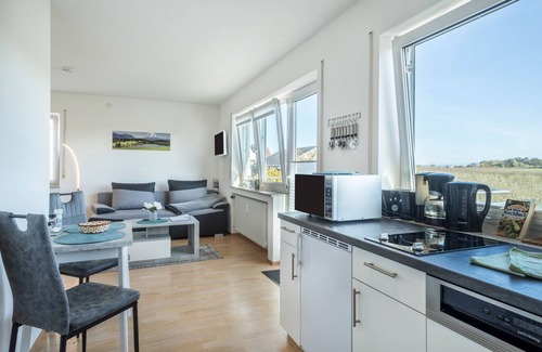 Schnetzenhausen Apartment | Studio Apartment "Ferien am See 7" with Garden & Wi-Fi