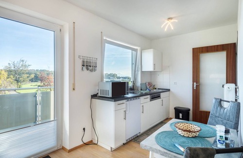 Schnetzenhausen Apartment | Studio Apartment "Ferien am See 7" with Garden & Wi-Fi