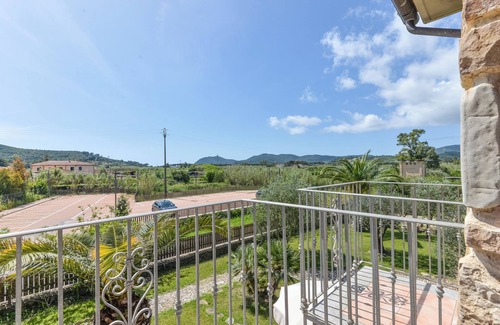 Bonalaccia-Filetto Apartment | Studio Apartment 'Monolocale Castle' with Shared Pool, Wi-Fi and Air Conditioning