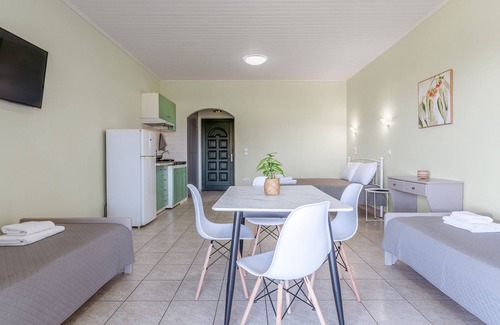 Kiparissia Apartment | Studio Apartment '4' with Private Terrace, Wi-Fi and Air Conditioning