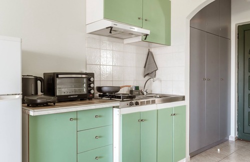 Kiparissia Apartment | Studio Apartment '4' with Private Terrace, Wi-Fi and Air Conditioning