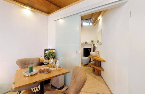 Rosenfeld Apartment | Studio Apartment '-5-die Fünf, 25qm' with Private Terrace, Shared Garden and Wi-Fi