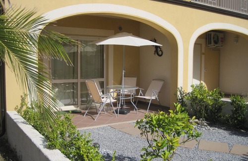 Pizzo Apartment | Studio Apartment at Pizzo Beach Club. Two Pools & Close to Beach. Free WI-FI.