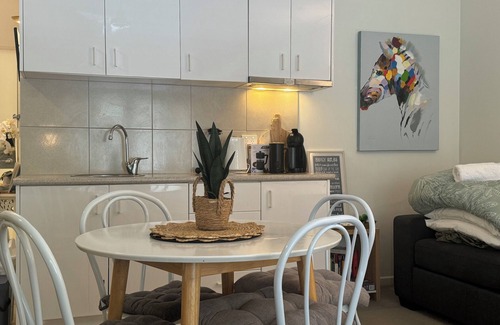 Port Douglas Apartment | Studio Apartment, Kitchenette,Heated Pool,Free WIFI, 65 Inch TV, Walk to Beach