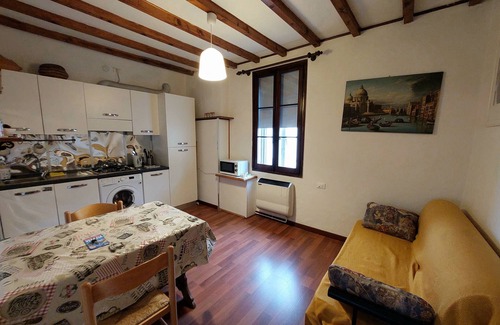 Cannaregio Apartment | Studio Apartment 'Bayview' with Sea View and Wi-Fi