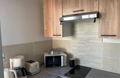 Les Longs Champs Apartment | Studio Apartment 'Cosylocation Jean Bart 2' with Balcony and Wi-Fi