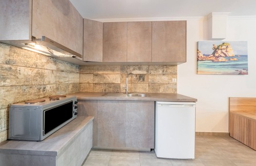Anthousa Apartment | Studio Apartment 'Deluxe 2 Adults - D' with Shared Terrace, Wi-Fi and Air Conditioning