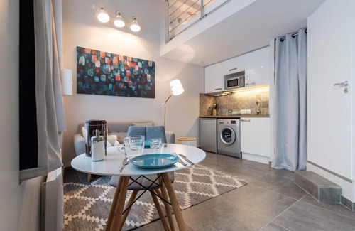 Villette Gare Apartment | Studio-Apartment-Ensuite with Shower-Street View-Studio avec Mezzanine