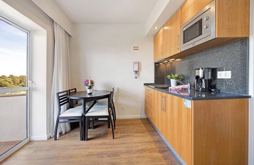 Torralta Apartment | Studio Apartment 'Estúdio Vista Terra Atlântico' with Mountain View, Pool & Wi-Fi