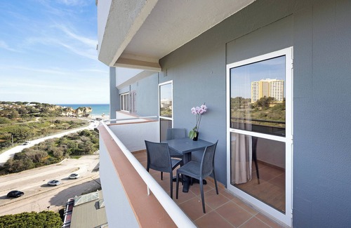 Torralta Apartment | Studio Apartment 'Estúdio Vista Terra Atlântico' with Mountain View, Pool & Wi-Fi