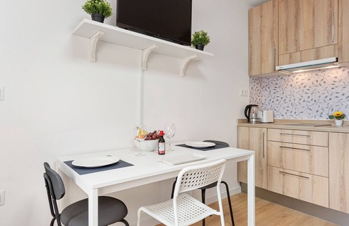 Centro Apartment | Studio Apartment 'Estudios Larios 9' with Wi-Fi and Air Conditioning