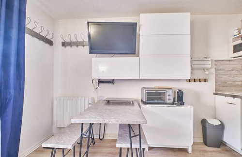Les Deux Alpes Apartment | Studio Apartment 'Les 2 Alpes' with Mountain View & Balcony