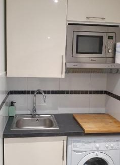 Villeneuve Loubet Beach Apartment | Studio Apartment between Nice and Cannes - Marina baie des Anges - Beach, restaurants, shops - tea/coffee/sugar/bed linen and towels
