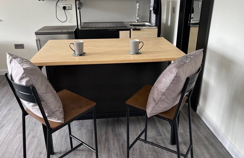 Hillingdon Apartment | Studio Apartment in Harefield - close to public transport