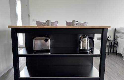 Hillingdon Apartment | Studio Apartment in Harefield - close to public transport