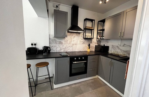 Kew Apartment | Studio Apartment in Kew