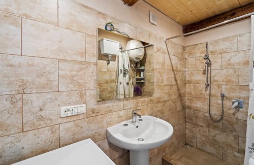 Villaggio delle Mimose Apartment | Studio Apartment "Casa delle Rose" with Mountain View, Shared Pool & A/C