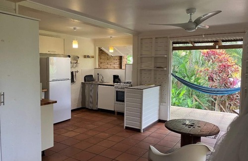 Tartane Apartment | Studio apartment just 30 seconds from a stunning beach - salt water pool